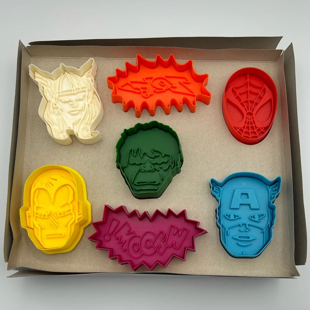 *New* Williams Sonoma Marvel Super Heroes Cookie Cutters - Set of 7